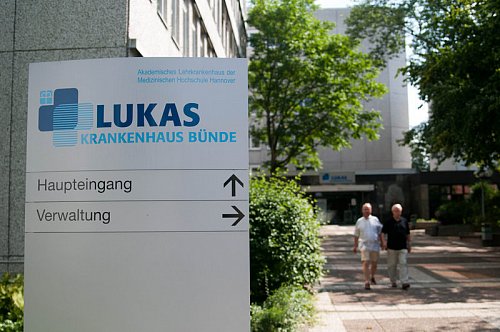 Bild: Eingang Lukaskrankenhaus Bünde